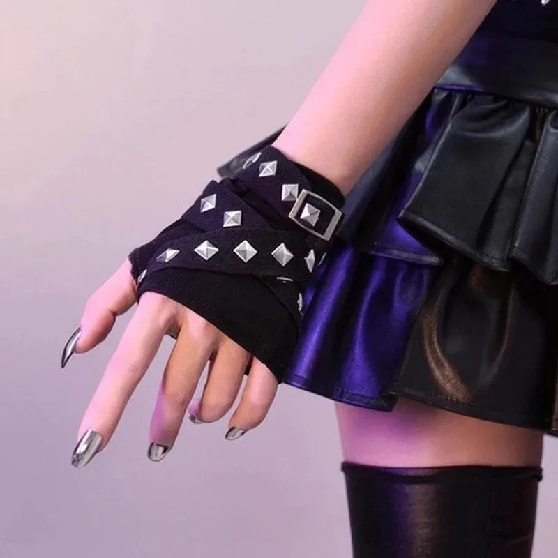 Unisex Schwarze Y2K Nieten-Ket – Y2K Tech Accessories Bewertung und Preis
